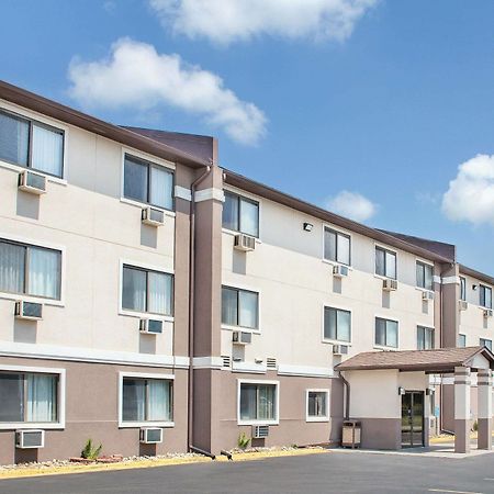 Boarders Inn & Suites By Cobblestone Hotels Waterloo Cedar Falls Kültér fotó