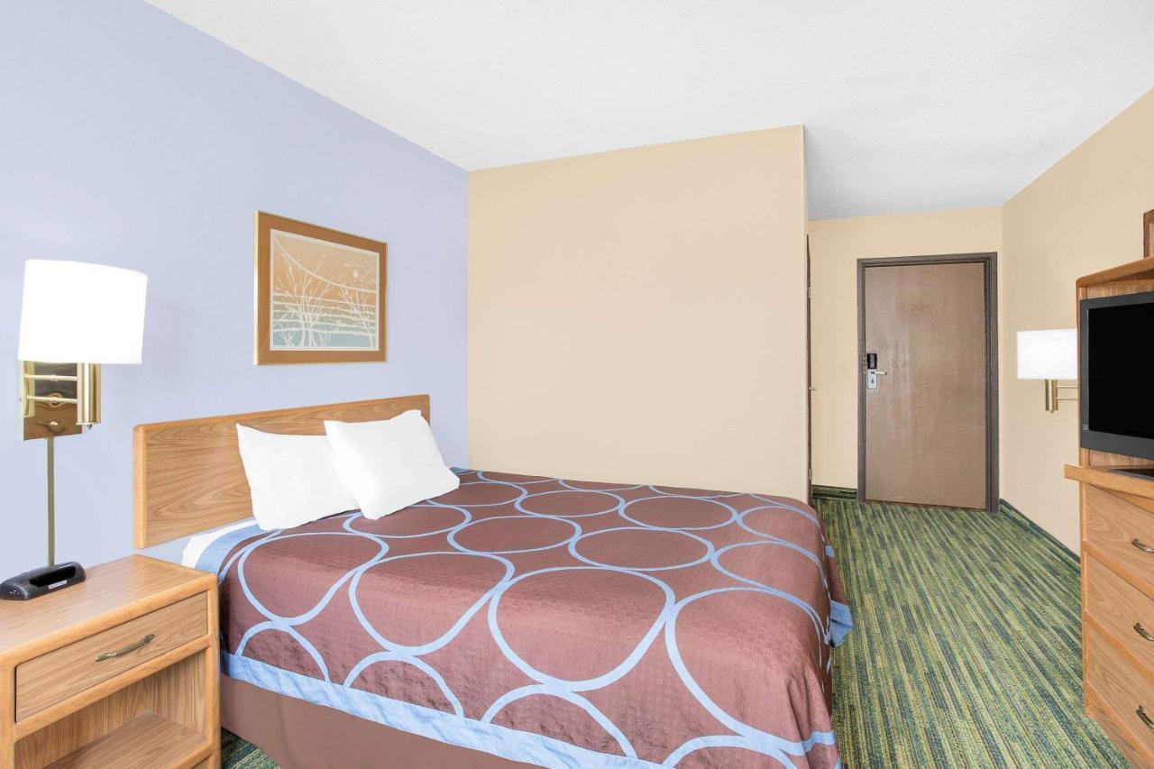 Boarders Inn & Suites By Cobblestone Hotels Waterloo Cedar Falls Kültér fotó