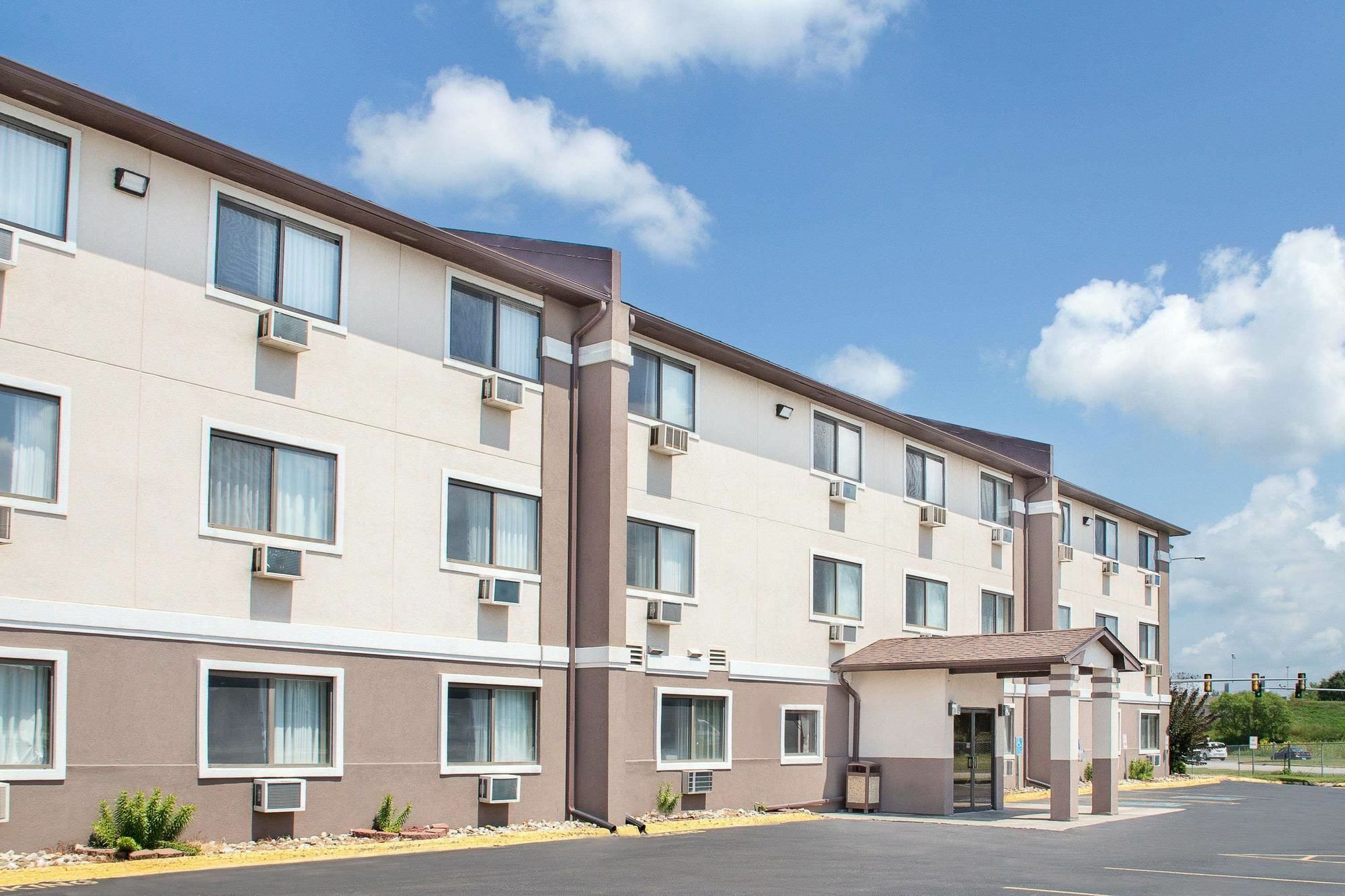 Boarders Inn & Suites By Cobblestone Hotels Waterloo Cedar Falls Kültér fotó